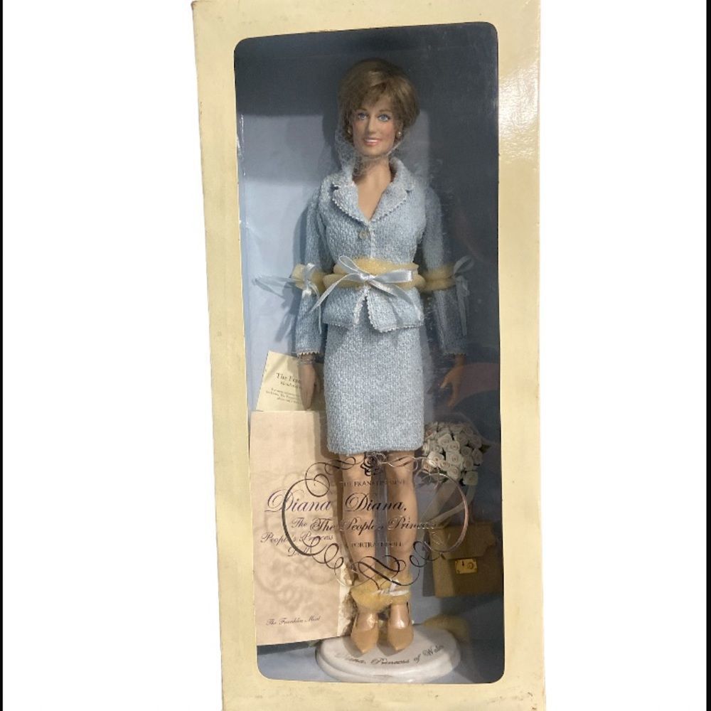 Franklin Mint Blue and Gold Fashion Doll with a free Princess Diana replica ring